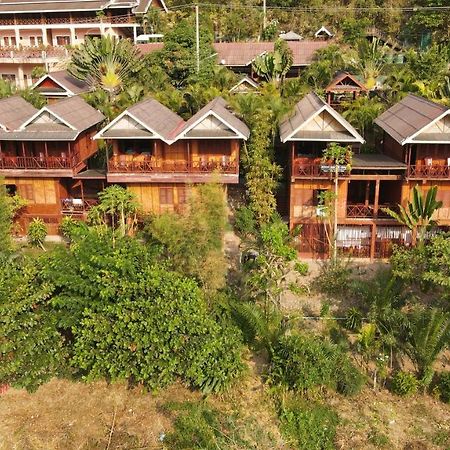 Mekong Riverside Lodge Muang Pakbèng Exterior foto